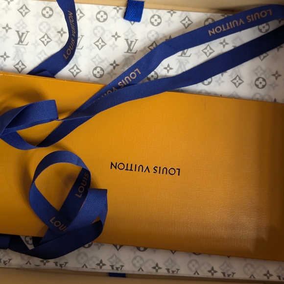 LV Capucines Nano Flower Crown: Special Edition - Picture 13 of 14